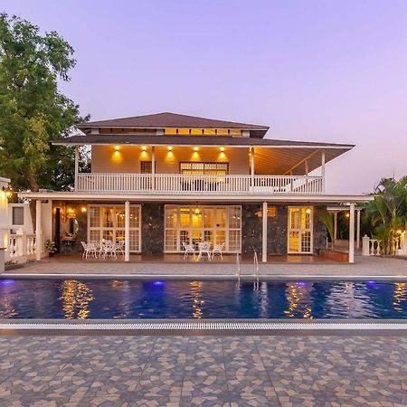 Stayvista'S Lake La Vie - Tranquil Lake-View Villa Amidst Farmland With Pool And Poolside Gazebo - Proximity To Sula Nashik Exterior photo