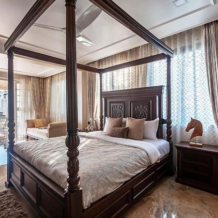 Stayvista'S Lake La Vie - Tranquil Lake-View Villa Amidst Farmland With Pool And Poolside Gazebo - Proximity To Sula Nashik Exterior photo