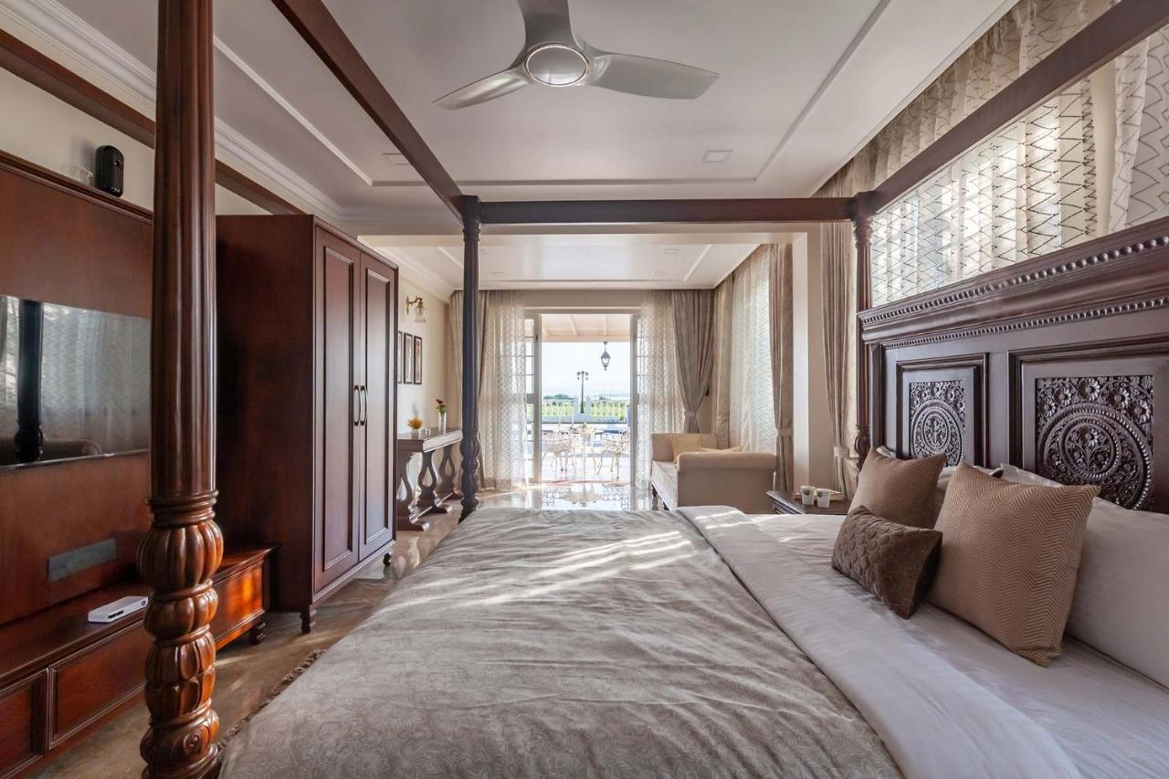Stayvista'S Lake La Vie - Tranquil Lake-View Villa Amidst Farmland With Pool And Poolside Gazebo - Proximity To Sula Nashik Exterior photo