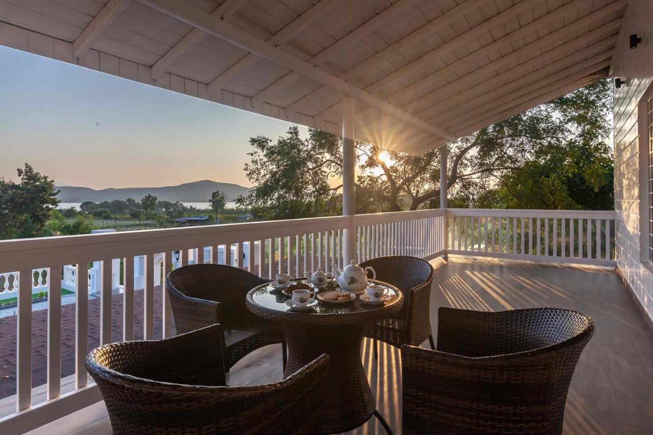 Stayvista'S Lake La Vie - Tranquil Lake-View Villa Amidst Farmland With Pool And Poolside Gazebo - Proximity To Sula Nashik Exterior photo