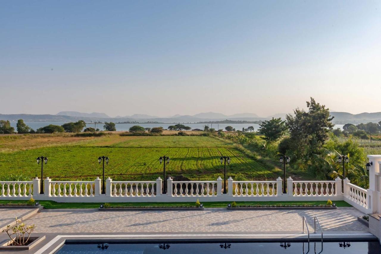 Stayvista'S Lake La Vie - Tranquil Lake-View Villa Amidst Farmland With Pool And Poolside Gazebo - Proximity To Sula Nashik Exterior photo