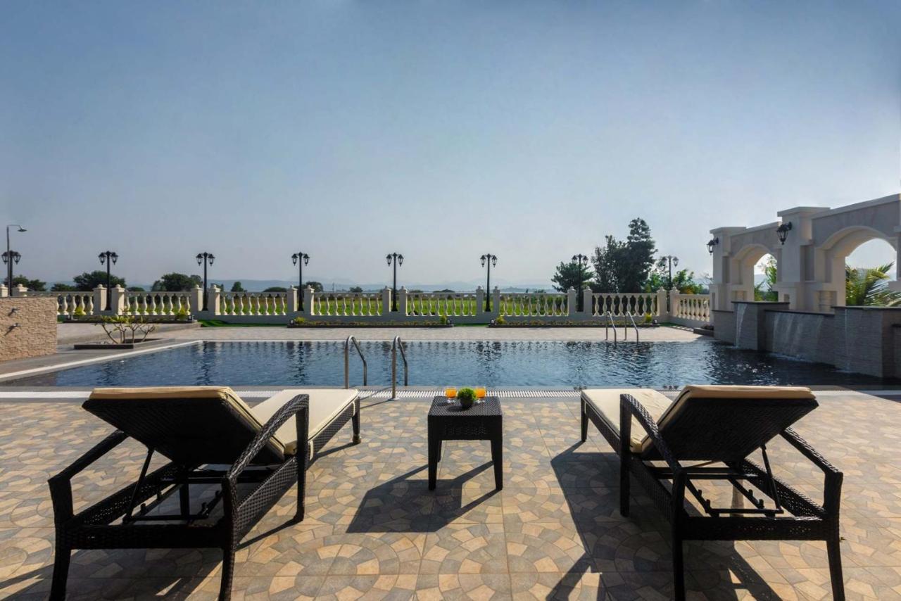Stayvista'S Lake La Vie - Tranquil Lake-View Villa Amidst Farmland With Pool And Poolside Gazebo - Proximity To Sula Nashik Exterior photo